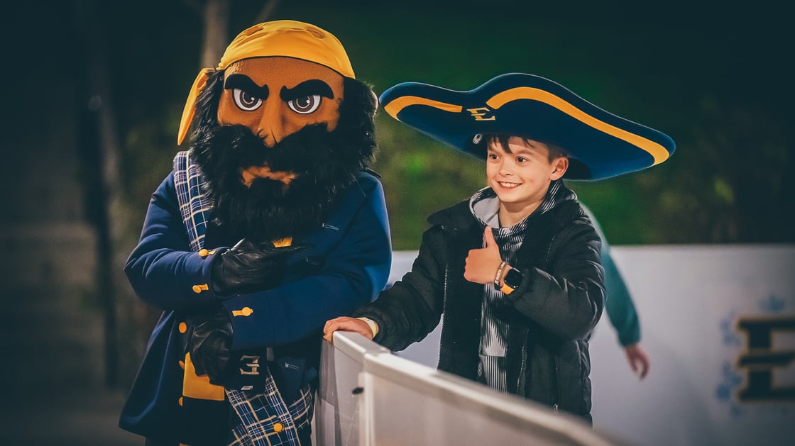 Bucky poses with a young ETSU fan at the ETSU ice rink. 