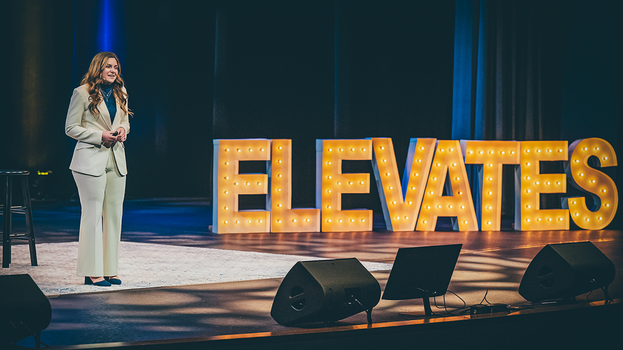 An ETSU student delivers her pitch on stage. 