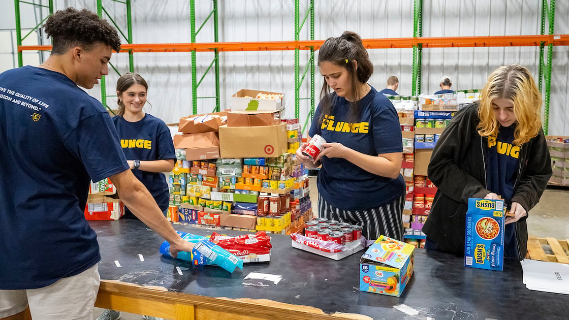 Four ETSU students are sorting cans at the Second Harvest Food Bank. 